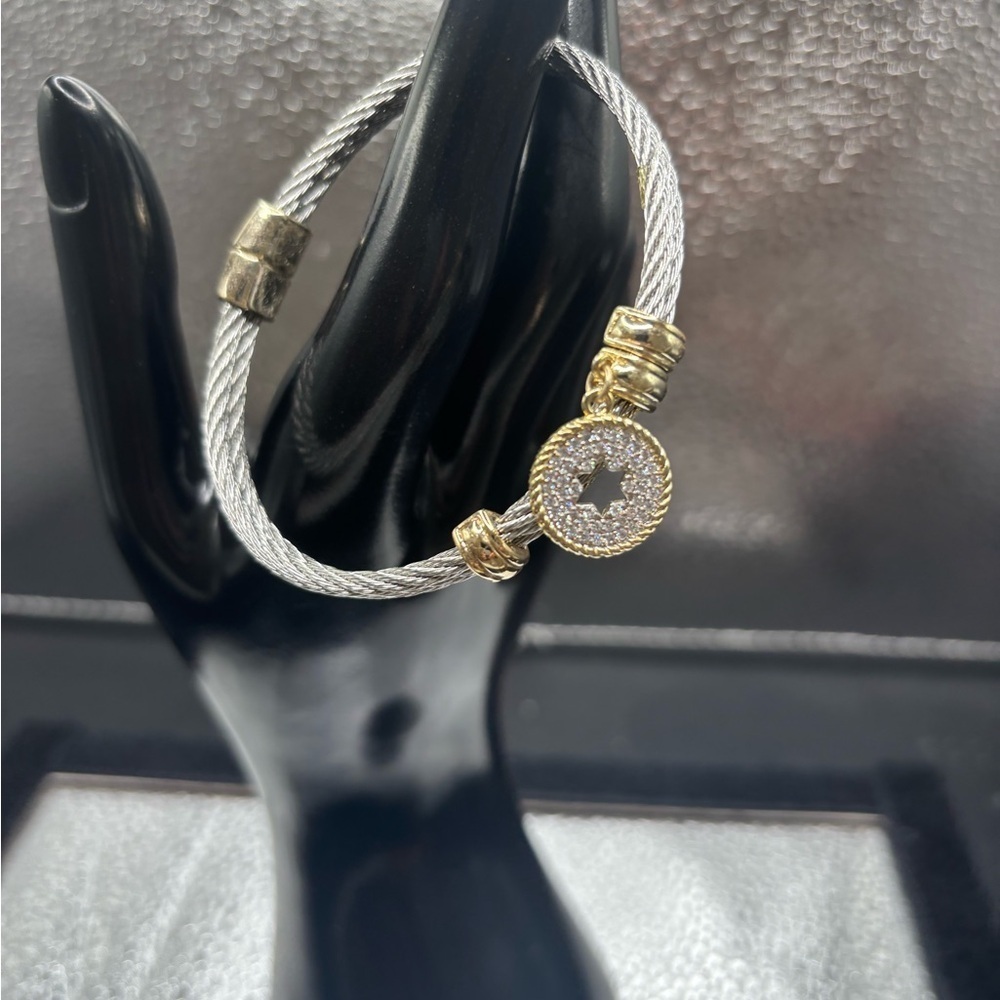Elegant Silver and Gold Women's Bracelet With A Star ๐